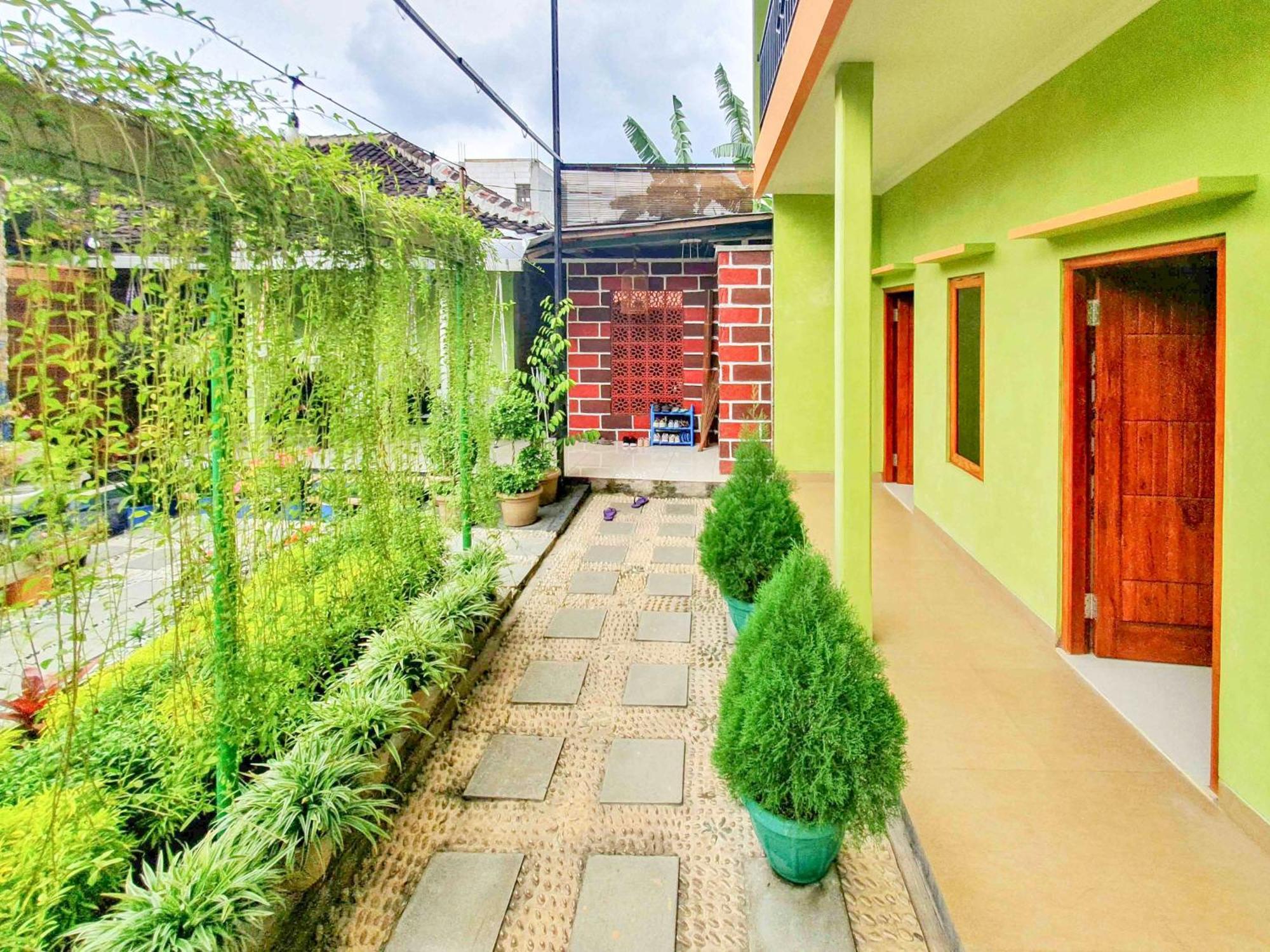 Reddoorz Syariah At Graha Adi Karya Kartasura Hotel Kartosuro Eksteriør billede