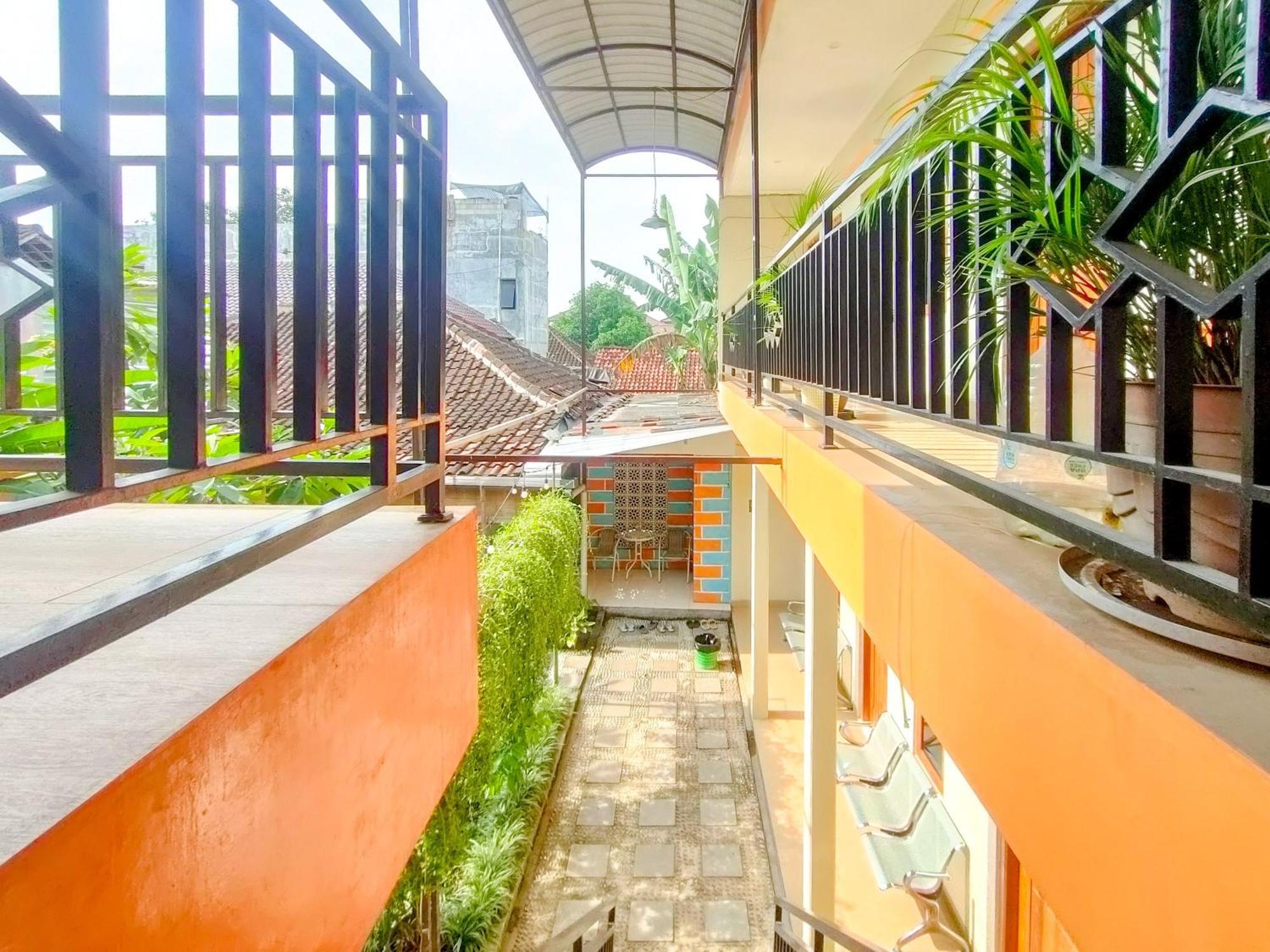 Reddoorz Syariah At Graha Adi Karya Kartasura Hotel Kartosuro Eksteriør billede