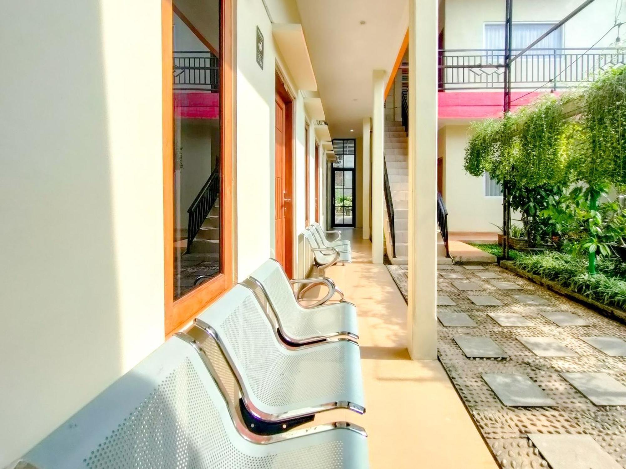 Reddoorz Syariah At Graha Adi Karya Kartasura Hotel Kartosuro Eksteriør billede