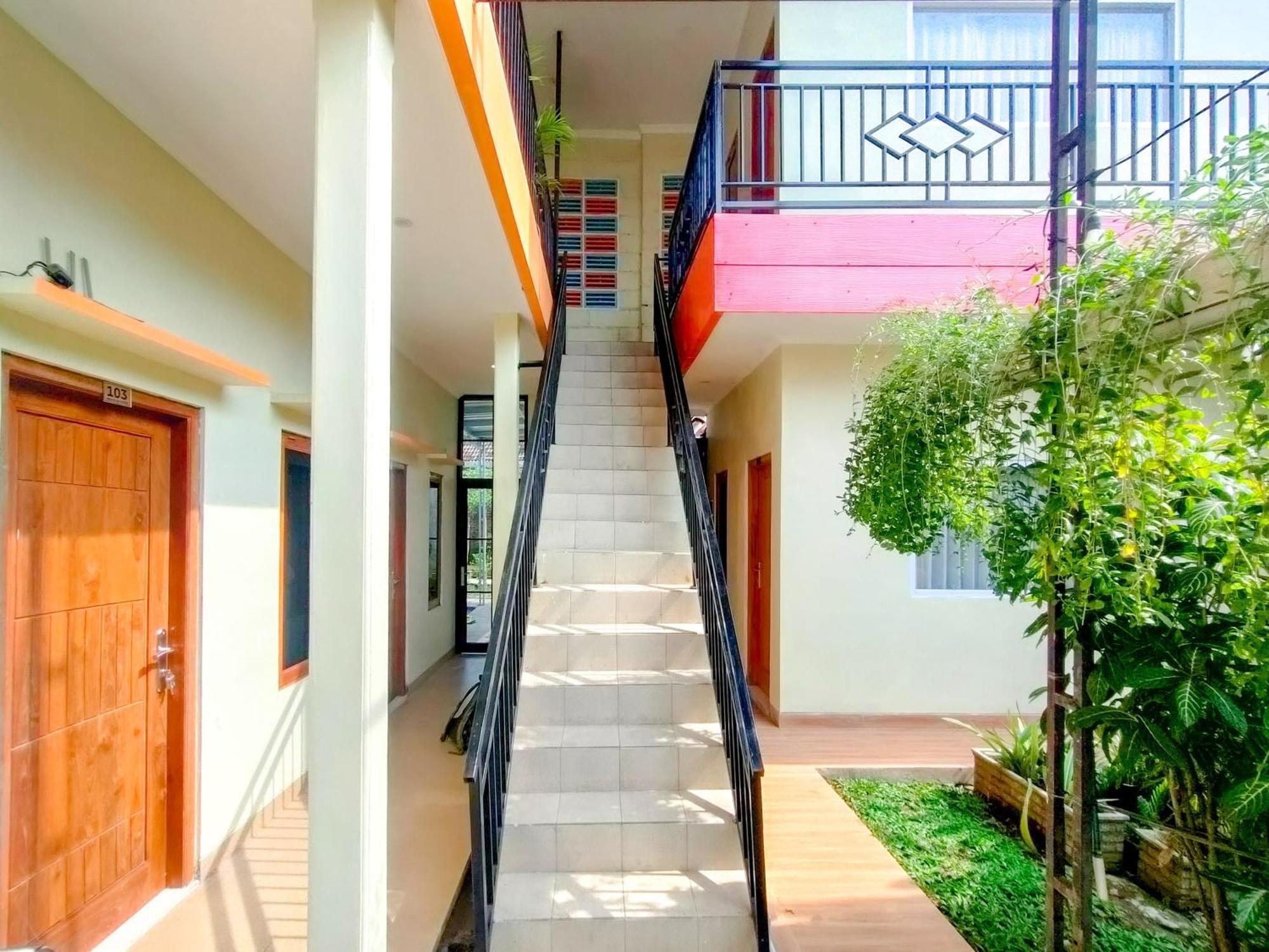 Reddoorz Syariah At Graha Adi Karya Kartasura Hotel Kartosuro Eksteriør billede